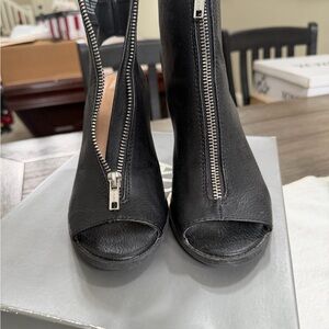 Black Zipper Peep-Toe Heeled Boots